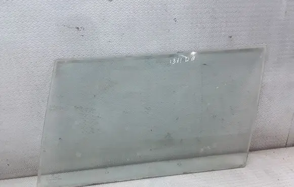 Jeep Cherokee Rear side window