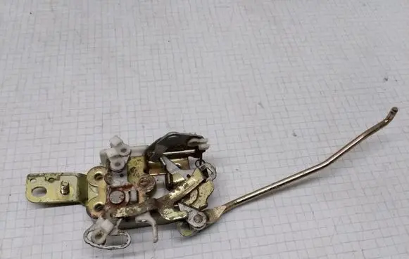 Mitsubishi Galant Front door lock