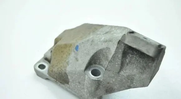 Audi A6 S6 C5 4B Engine mounting bracket 8D0199307K