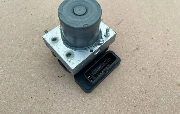 Mercedes-Benz Sprinter W906 ABS Pump A9069008501 ZGS001 269517