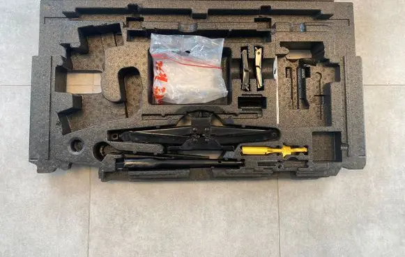 Land Rover Range Rover Sport L320 Tool set LR031415