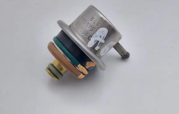 Audi A6 S6 C5 4B Fuel pressure regulator 078133534C 0280160575