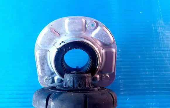 LEVC TX Front coil spring rubber mount 30683637