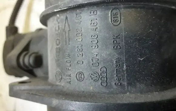 Skoda Octavia Mk2 (1Z) Mass air flow meter 0281002461