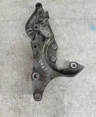 Chrysler Voyager Generator/alternator bracket 