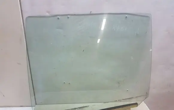 Toyota Yaris Rear door window glass