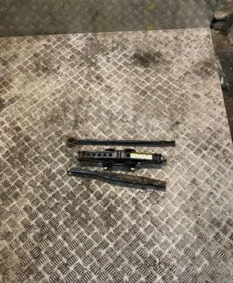 Chrysler 300 - 300C Lift Jack 52110391AB