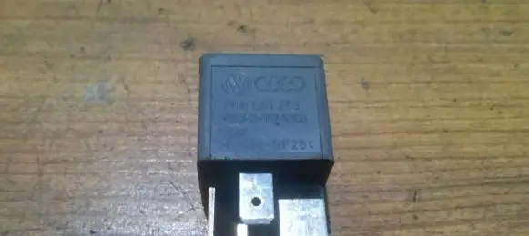 Volkswagen PASSAT B5 Other relay 8d0951253 370