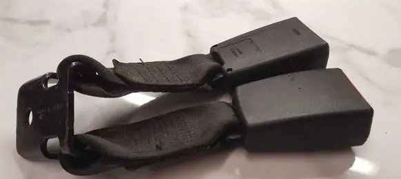 Toyota Avensis T220 Middle seatbelt buckle (rear) G140301