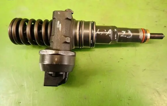 Skoda Superb B5 (3U) Fuel injector 0414720038 038130073AK