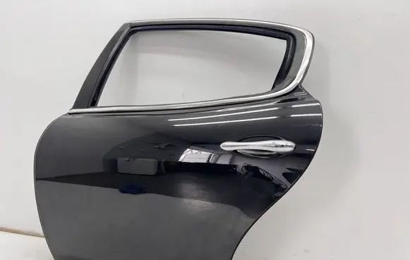Maserati Quattroporte Rear door 