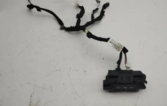 Renault Megane E-Tech USB socket connector 284H38566R