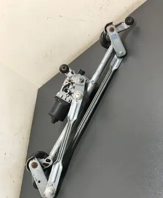 Nissan Qashqai Front wiper linkage and motor