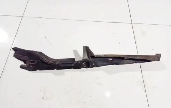 Fender mounting bracket