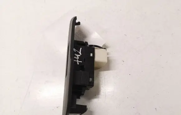 Chevrolet Captiva Electric window control switch 201003485
