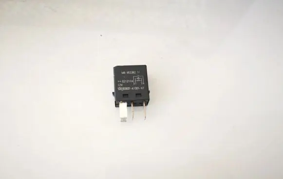 Mitsubishi Carisma Other relay mb953382