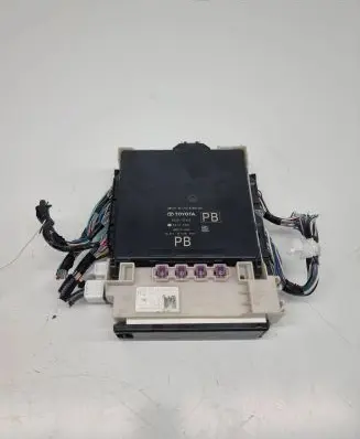 Toyota RAV 4 (XA50) Fuse box set 8922142420 50144481