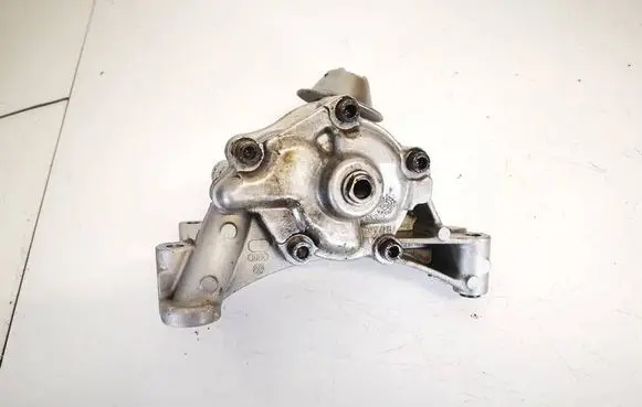 Volkswagen Golf V Oil pump 06a155105b