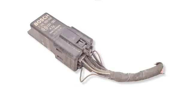 Volkswagen Crafter Glow plug pre-heat relay 0281003038