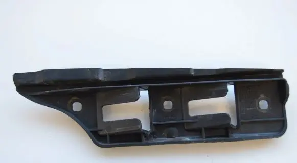 Volkswagen Golf V Front bumper mounting bracket