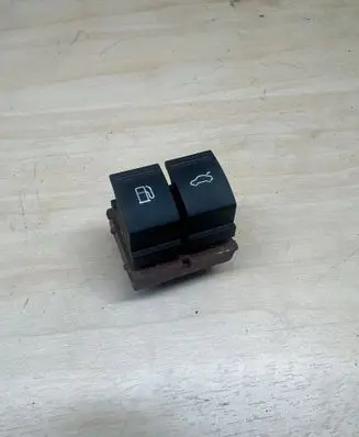 Volkswagen PASSAT CC Fuel tank opening switch 3C0959903B