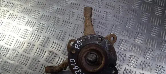 Volkswagen PASSAT B3 Front wheel hub