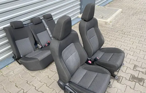 Toyota Auris E180 Seat set