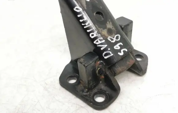 Mitsubishi Pajero Engine mounting bracket