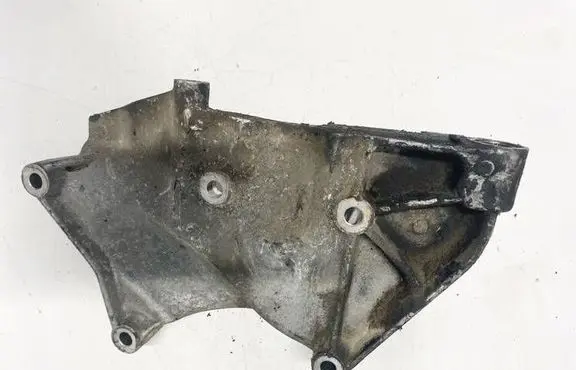 Suzuki Grand Vitara II Engine mounting bracket