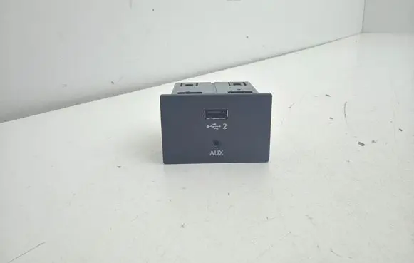 Audi Q2 - AUX in-socket connector 8V0035708 00726005518