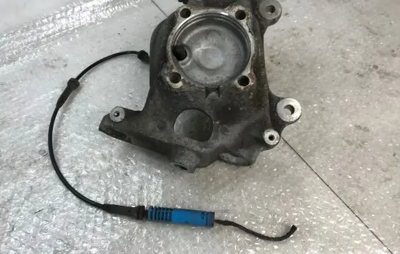 BMW 5 E60 E61 Front wheel hub 6760953 31216760953