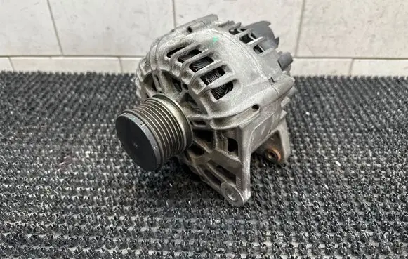 Renault Captur Generator/alternator 2612718A 231007865R 2114324593