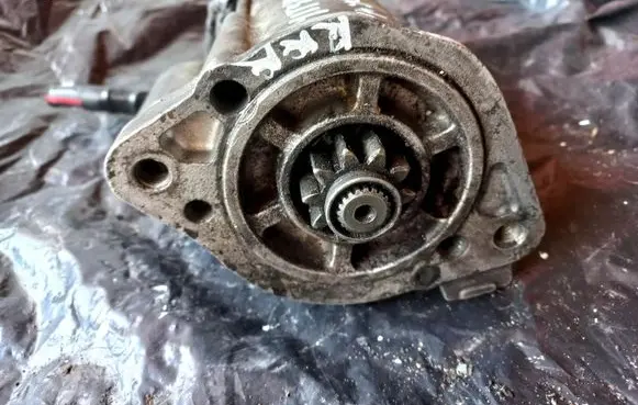 Mitsubishi Pajero Starter motor M8T75071