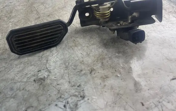 Toyota Corolla Verso E121 Accelerator throttle pedal 8928152011 1983003031