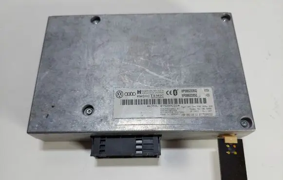 Audi A4 S4 B7 8E 8H Bluetooth control unit module 8P0862335Q