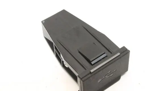 Mitsubishi Outlander USB socket connector 