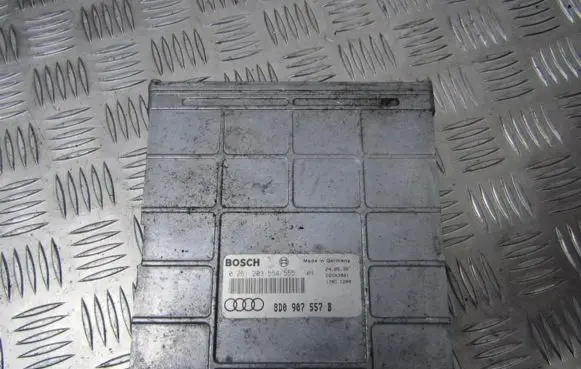 Audi A4 S4 B5 8D Engine control unit/module 0261203554 0261203555