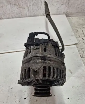 Volkswagen Golf V Generator/alternator 03C903023D