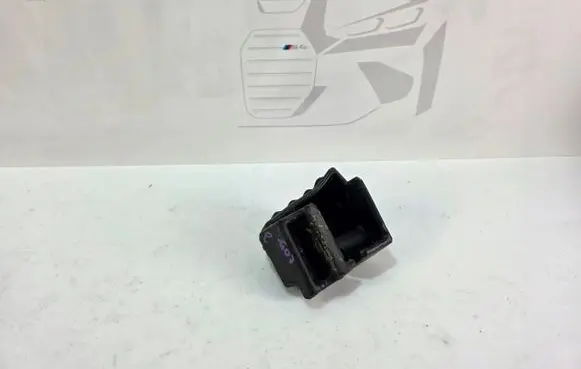 BMW X7 G07 Fender foam support/seal 