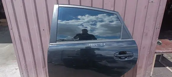 Toyota Prius (NHW20) Rear door 