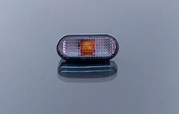 Volkswagen Golf IV Front fender indicator light 13010333 185235 08312010