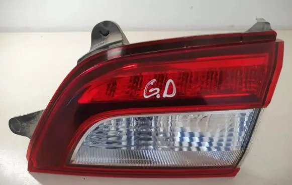 Tailgate rear/tail lights
