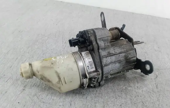 Opel Astra H Power steering pump 13188613