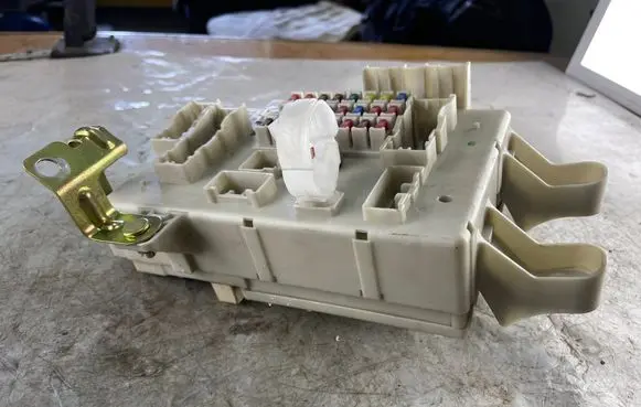 Toyota Land Cruiser (J120) Fuse module 01164f09