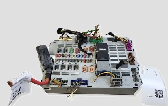 Jaguar XF X250 Fuse module 9X2314D628AC 7370011040