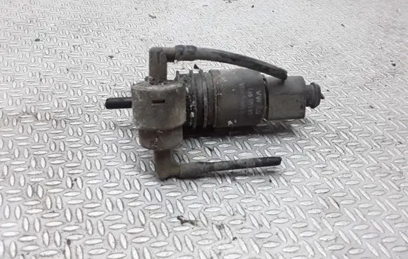 Volkswagen Polo Windscreen/windshield washer pump 1J6955651