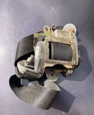 Mazda 323 F Front seatbelt 566311001 012R000