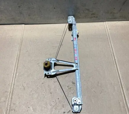 Mercedes-Benz E W124 Rear door manual window regulator 