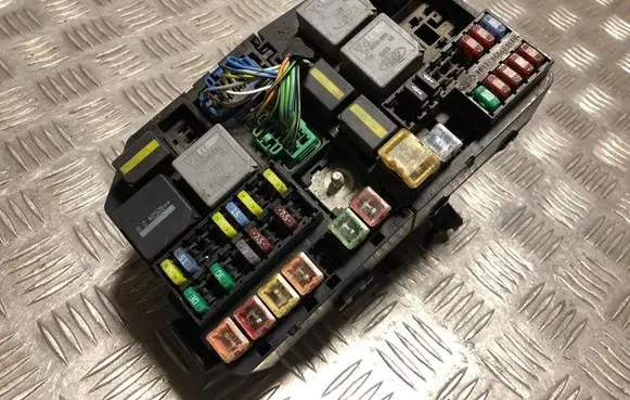 Ford Mondeo MK II Fuse box set 1S7T14A142AA 71543256