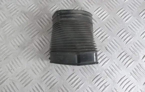 BMW 3 E90 E91 Air intake hose/pipe 13717523